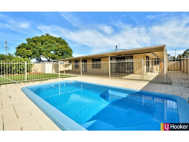 17 Kruger Loop, South Yunderup WA 6208
