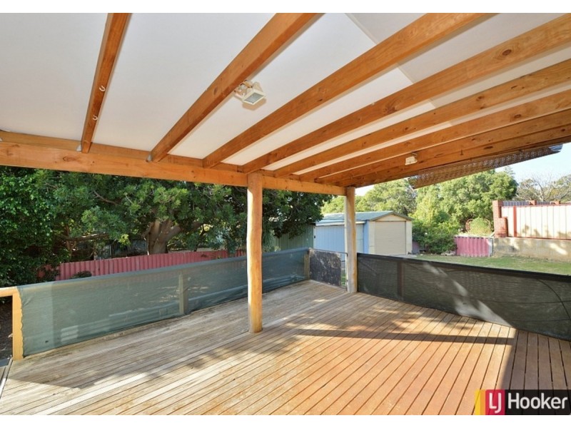 16 Oversby Street, Halls Head WA 6210