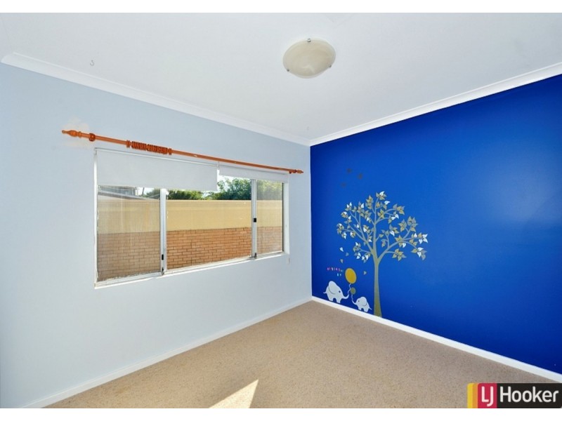 16 Oversby Street, Halls Head WA 6210