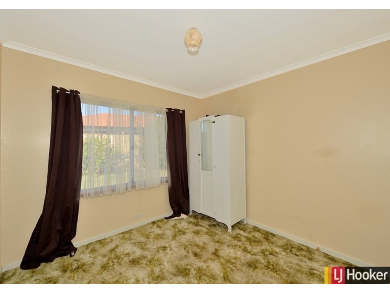 16 Oversby Street, Halls Head WA 6210