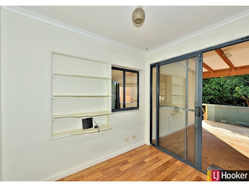 16 Oversby Street, Halls Head WA 6210