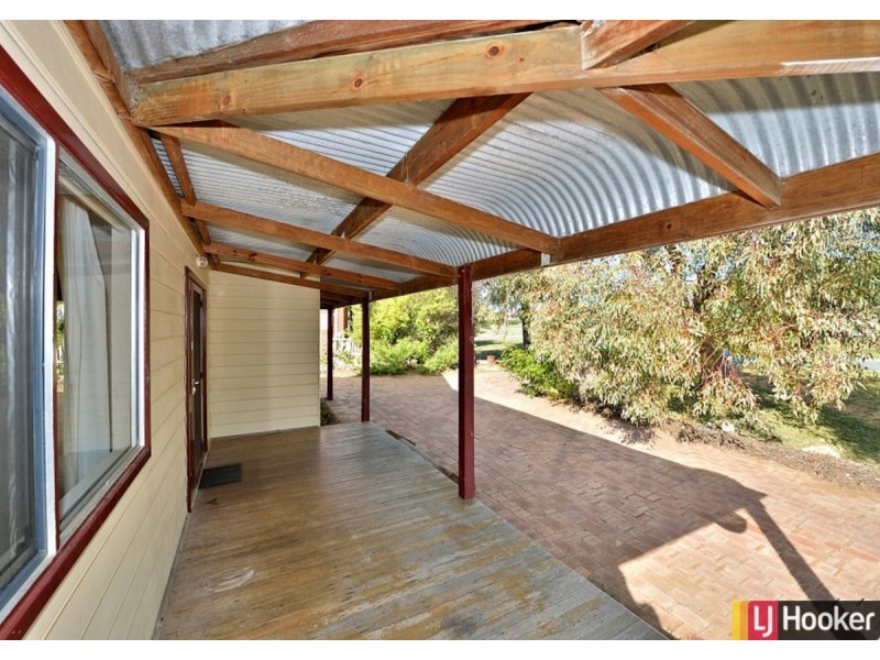 16 Oversby Street, Halls Head WA 6210