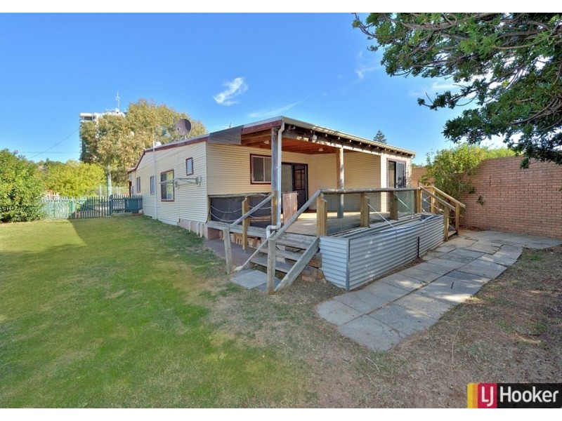 16 Oversby Street, Halls Head WA 6210