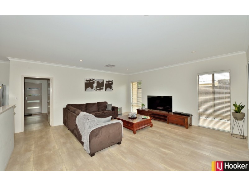 6 Honeyeater View, Dudley Park WA 6210