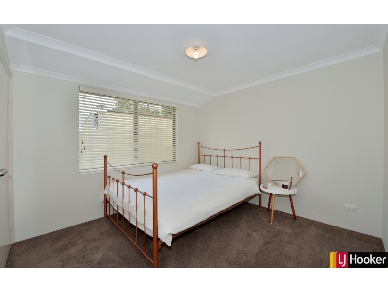 6 Honeyeater View, Dudley Park WA 6210