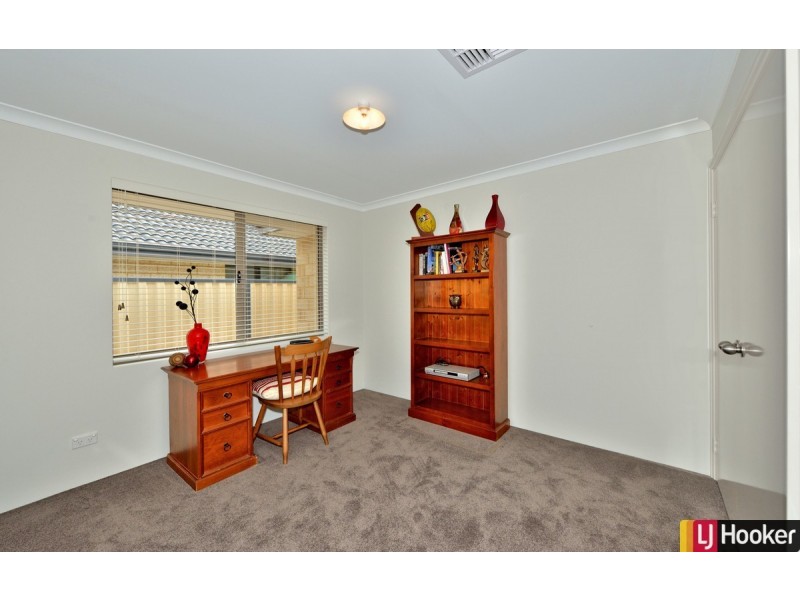 6 Honeyeater View, Dudley Park WA 6210