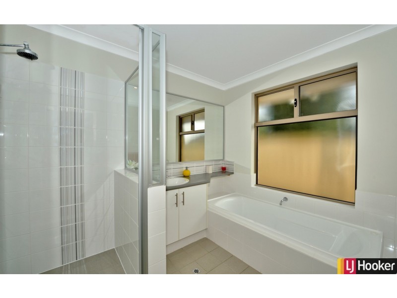 6 Honeyeater View, Dudley Park WA 6210