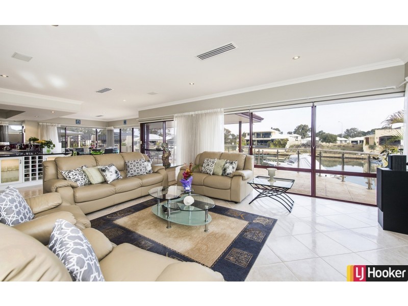 19 Ragamuffin Point, Halls Head WA 6210