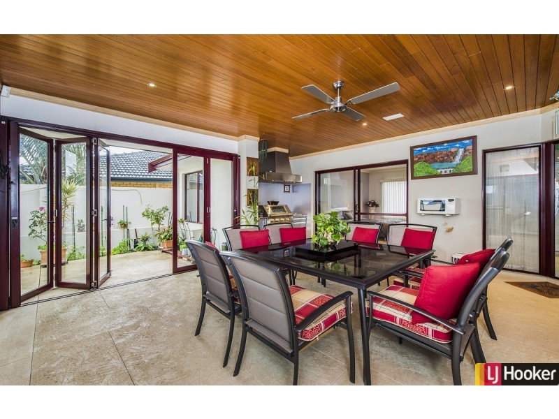 19 Ragamuffin Point, Halls Head WA 6210