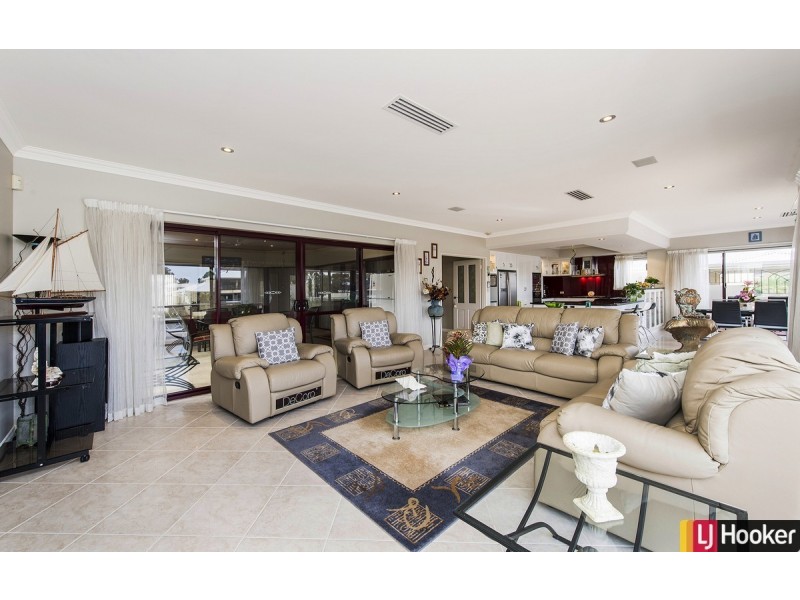 19 Ragamuffin Point, Halls Head WA 6210