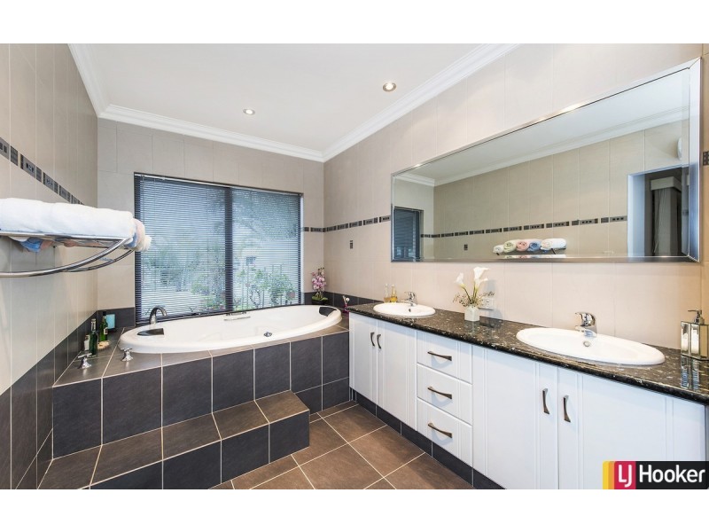 19 Ragamuffin Point, Halls Head WA 6210