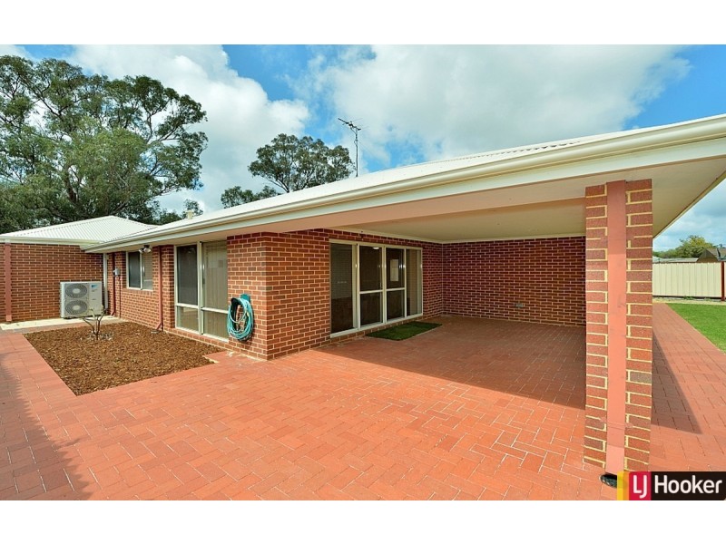 32 Redcliffe Road, Greenfields WA 6210