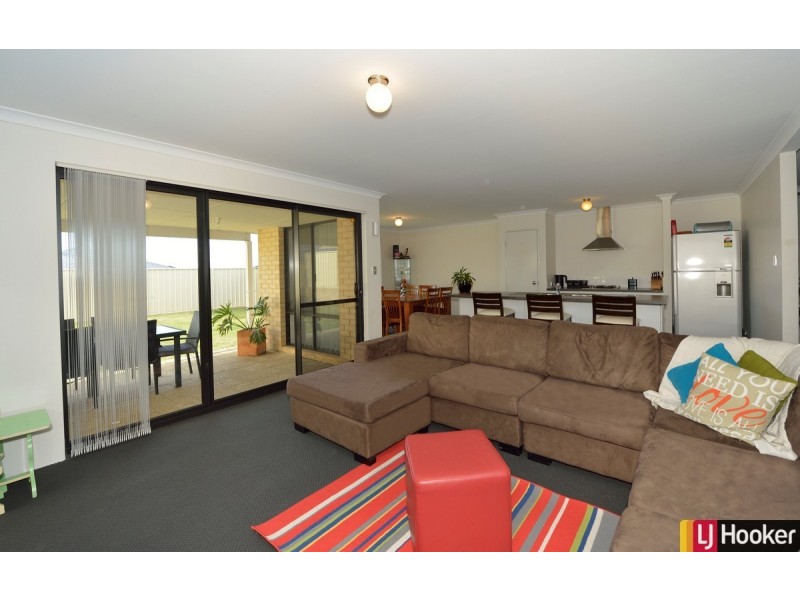 15 Lismore Ridge, Lakelands WA 6180