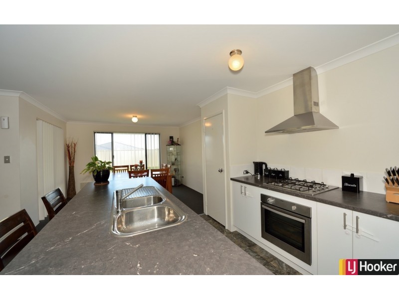 15 Lismore Ridge, Lakelands WA 6180