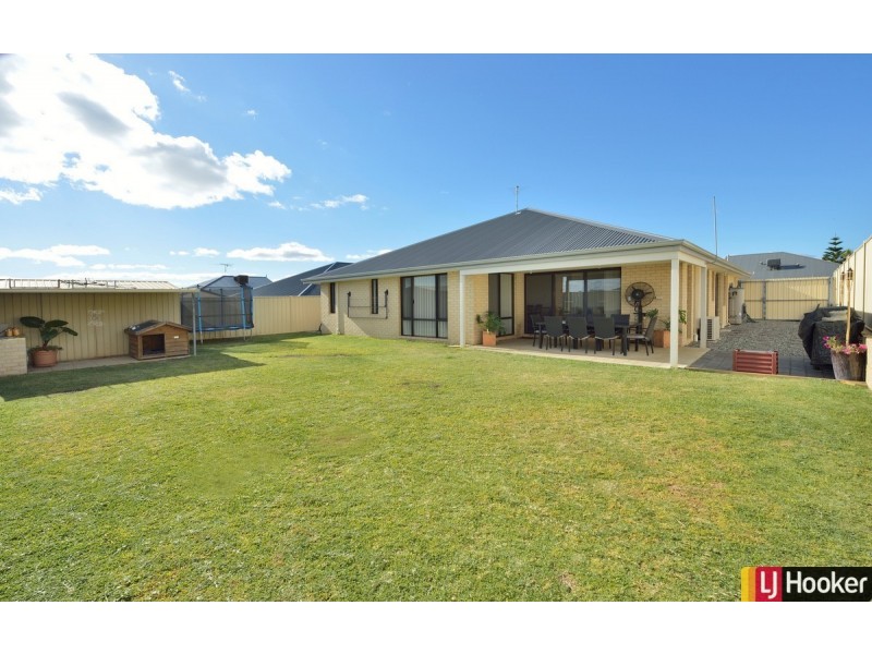 15 Lismore Ridge, Lakelands WA 6180