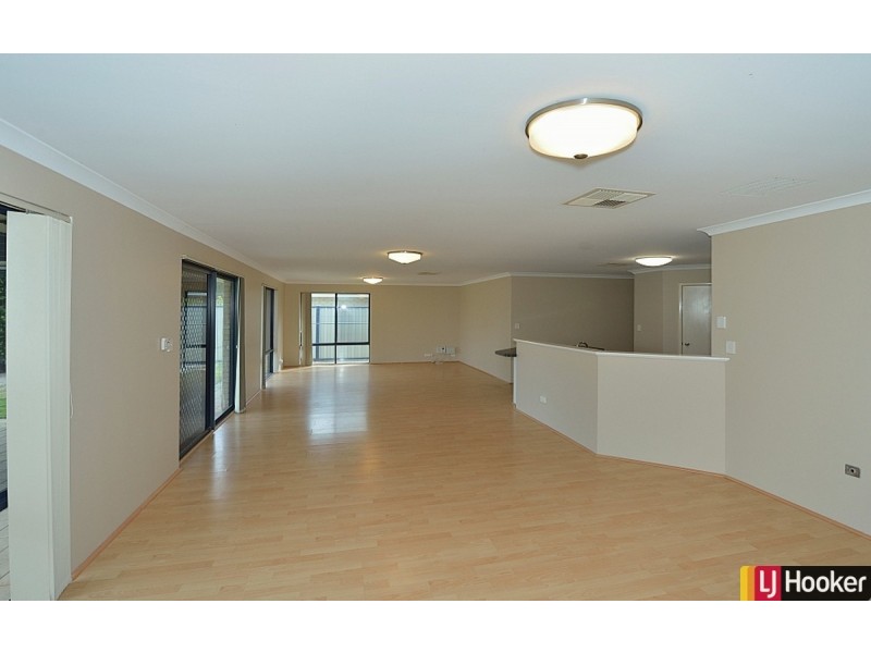 17 Camden Way, Meadow Springs WA 6210