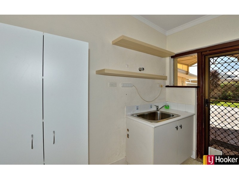 4A Oversby Street, Halls Head WA 6210