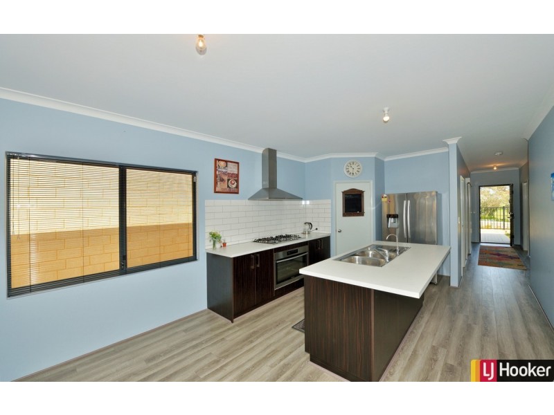 8 Bradley Street, Lakelands WA 6180