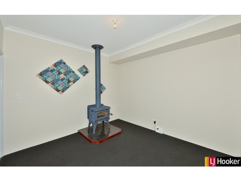 8 Bradley Street, Lakelands WA 6180