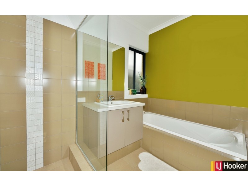 8 Bradley Street, Lakelands WA 6180