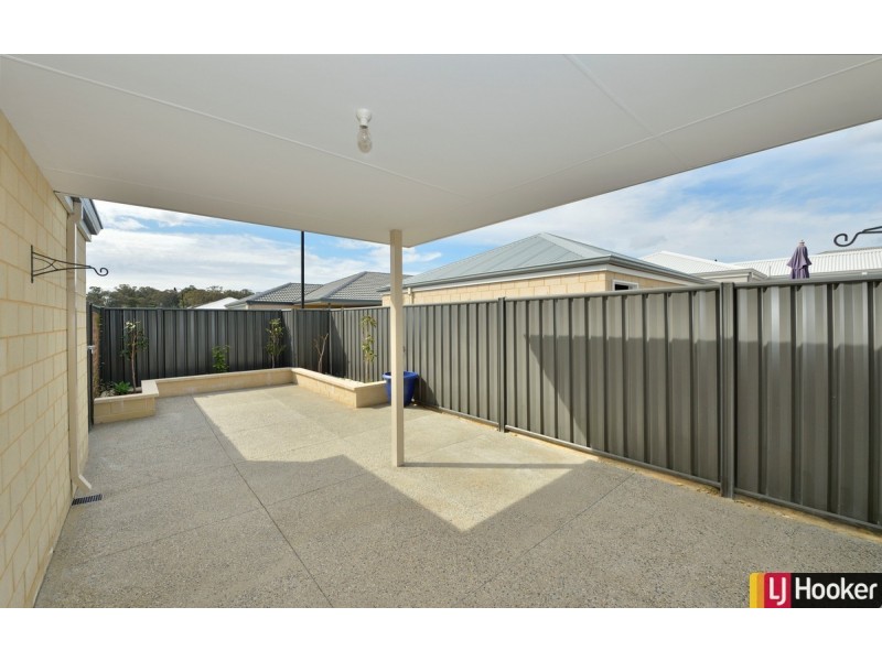 8 Bradley Street, Lakelands WA 6180