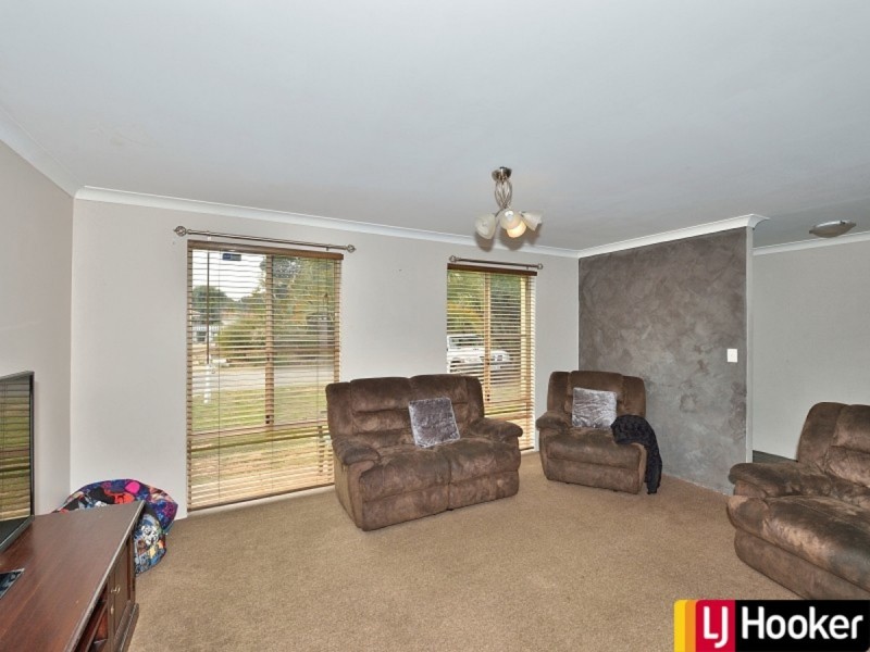 8 Allora Close, Dudley Park WA 6210