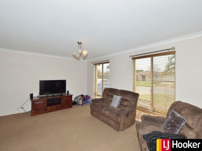 8 Allora Close, Dudley Park WA 6210