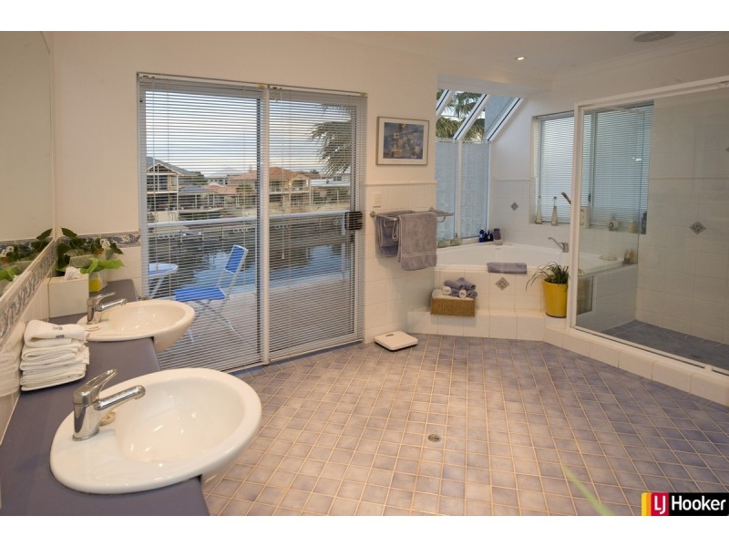 9 Siska Court, Halls Head WA 6210