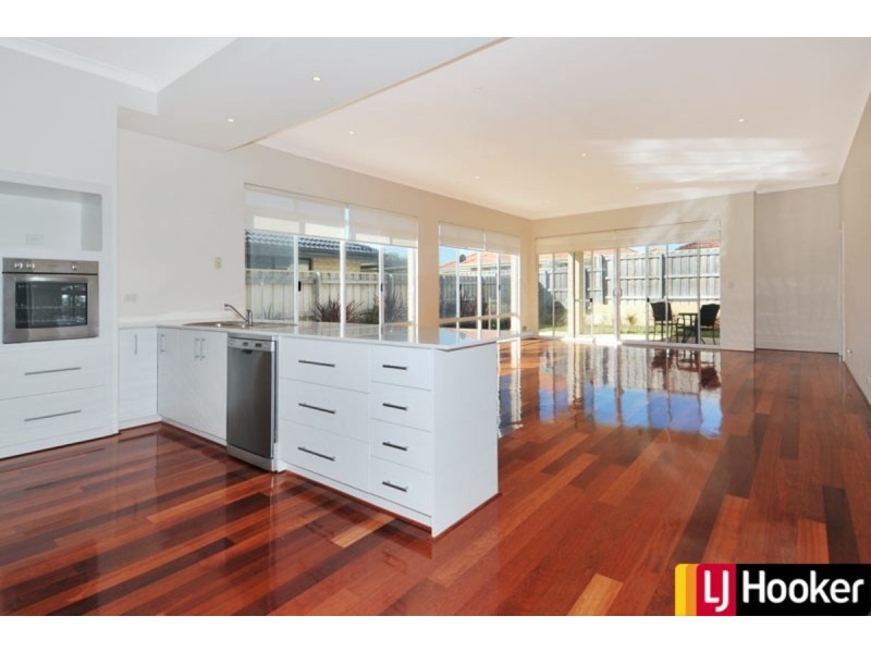 227 Peelwood Parade, Halls Head WA 6210