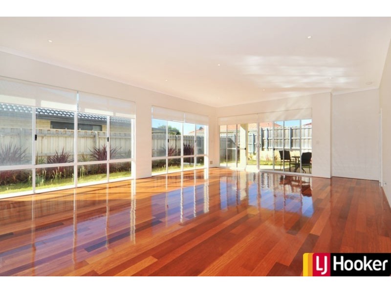227 Peelwood Parade, Halls Head WA 6210