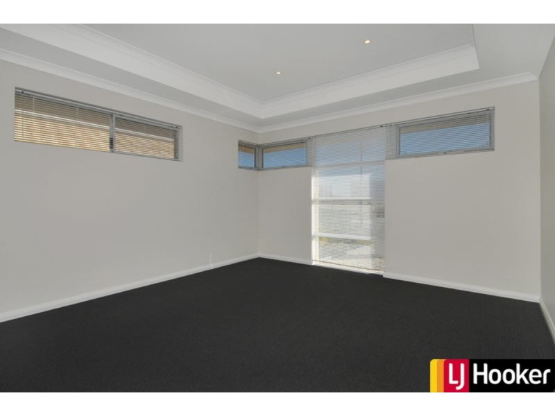 227 Peelwood Parade, Halls Head WA 6210