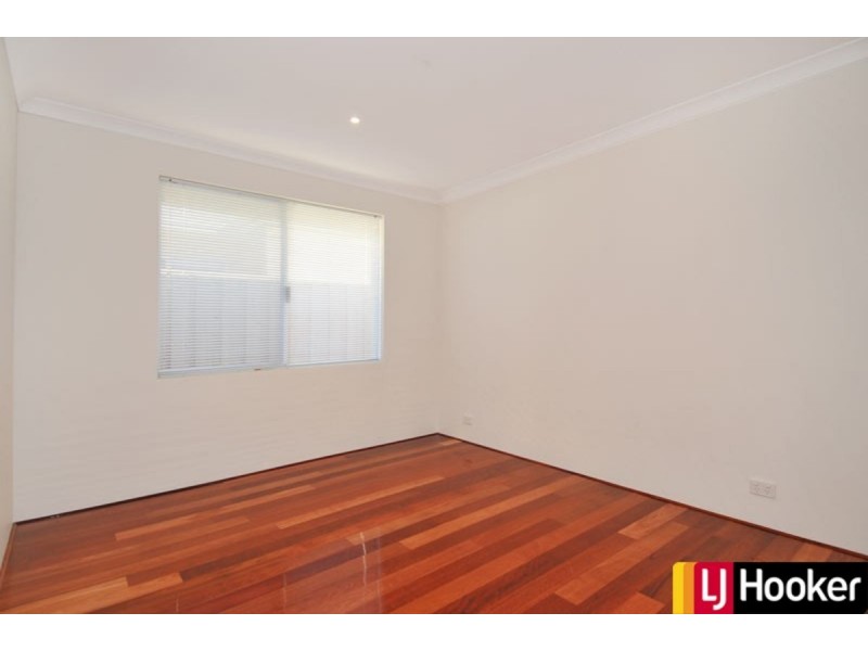 227 Peelwood Parade, Halls Head WA 6210