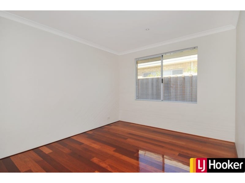 227 Peelwood Parade, Halls Head WA 6210