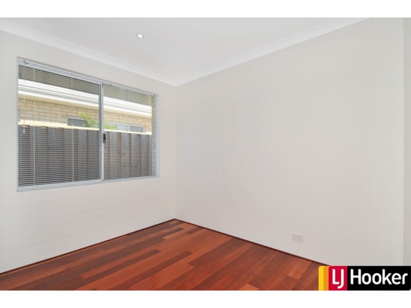 227 Peelwood Parade, Halls Head WA 6210