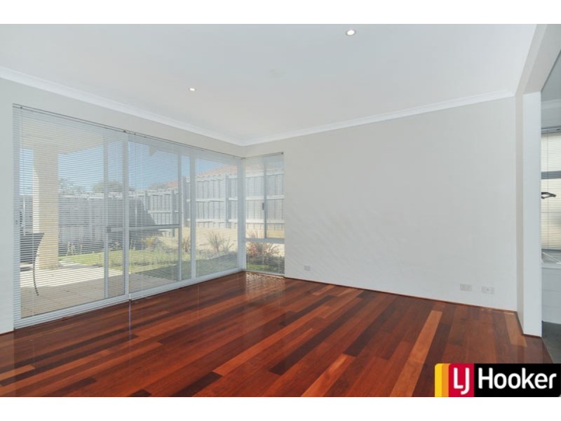 227 Peelwood Parade, Halls Head WA 6210