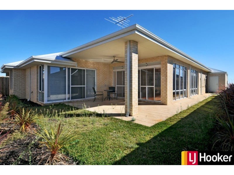 227 Peelwood Parade, Halls Head WA 6210