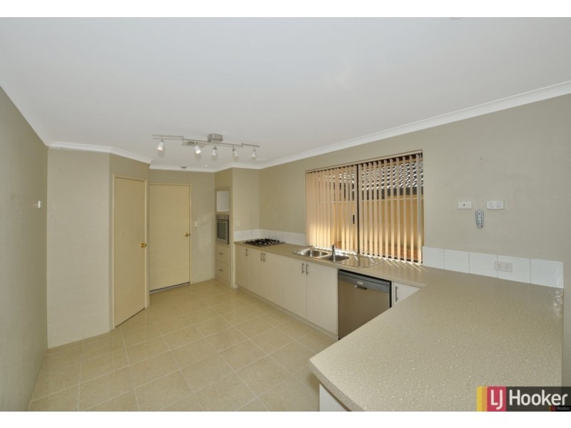 6 Lismore Ridge, Lakelands WA 6180