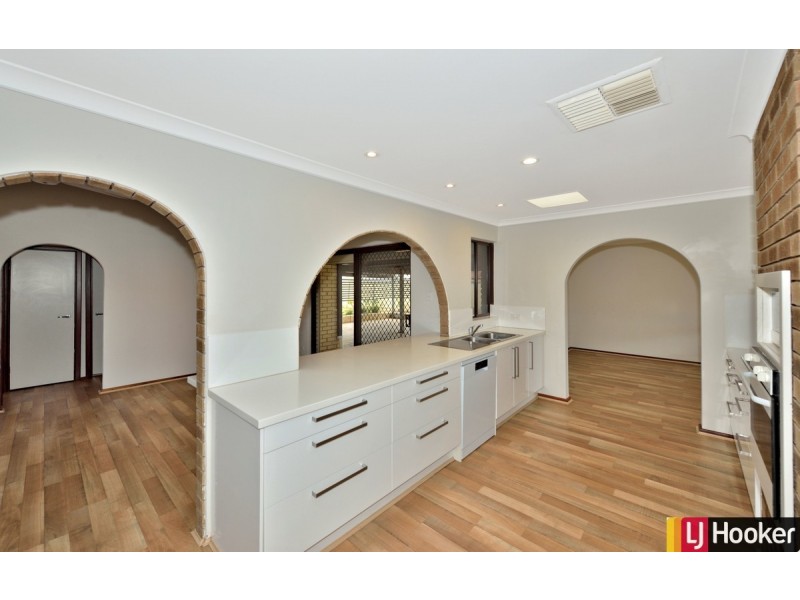 9 Sandalwood Parade, Halls Head WA 6210