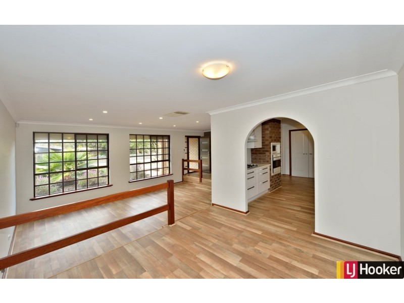 9 Sandalwood Parade, Halls Head WA 6210