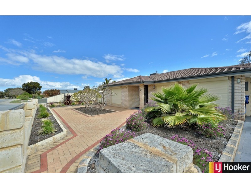 9 Sandalwood Parade, Halls Head WA 6210