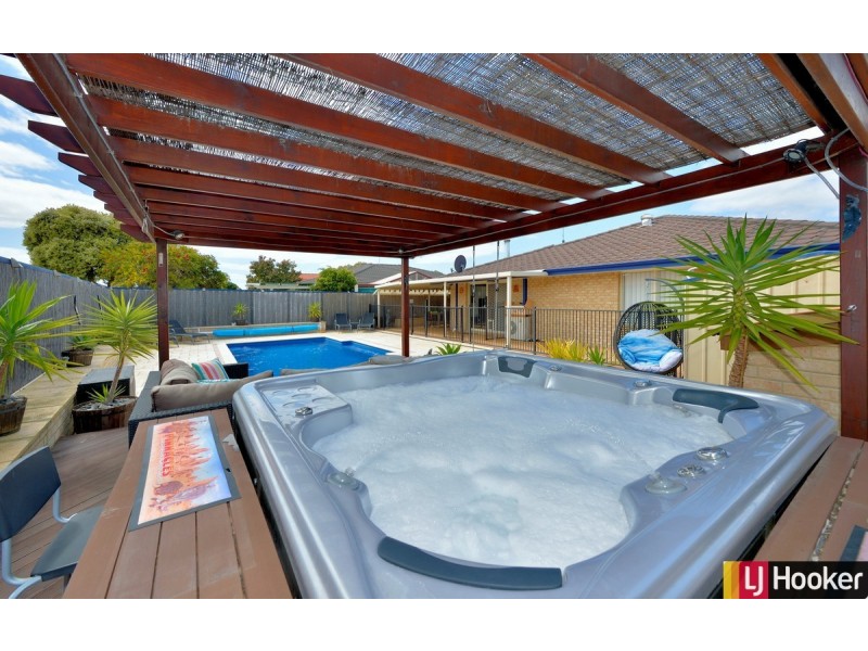 56 Montebourg Meander, Port Kennedy WA 6172