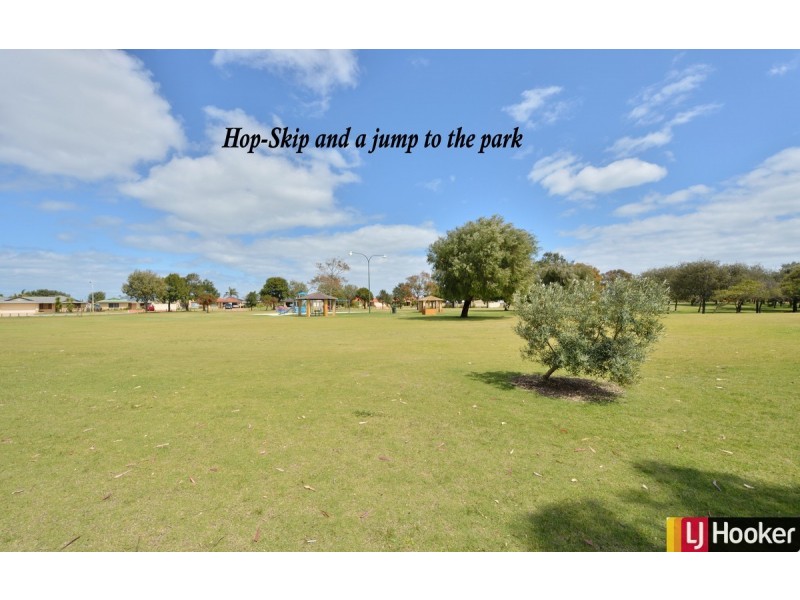 56 Montebourg Meander, Port Kennedy WA 6172