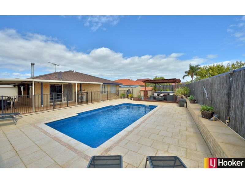 56 Montebourg Meander, Port Kennedy WA 6172