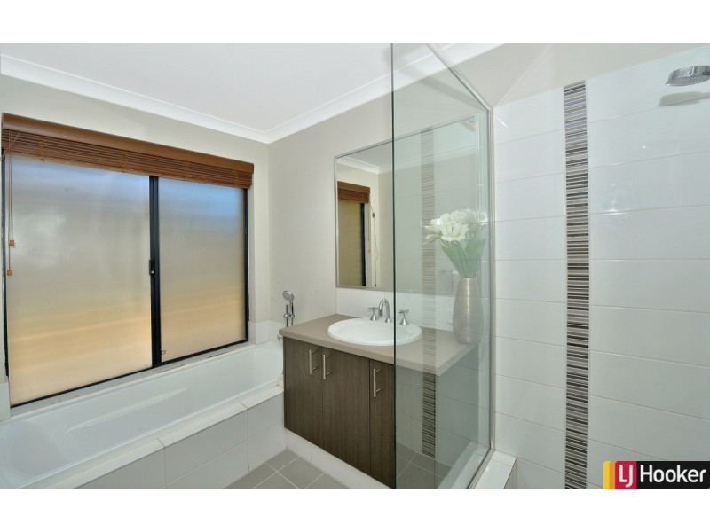 322 Pebble Beach Boulevard, Meadow Springs WA 6210