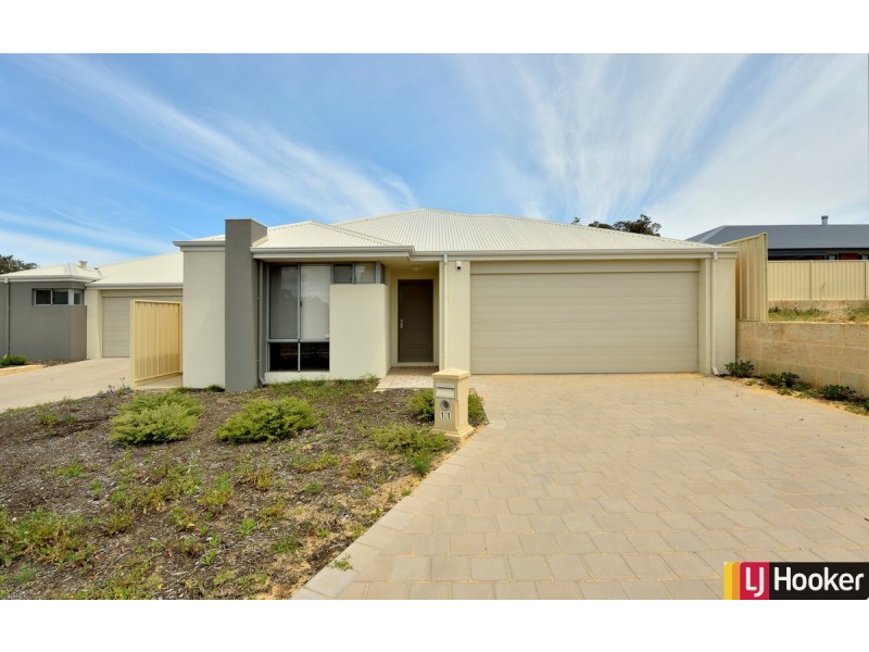 11 Warburton Trail, Lakelands WA 6180