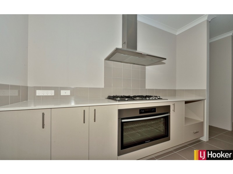 11 Warburton Trail, Lakelands WA 6180