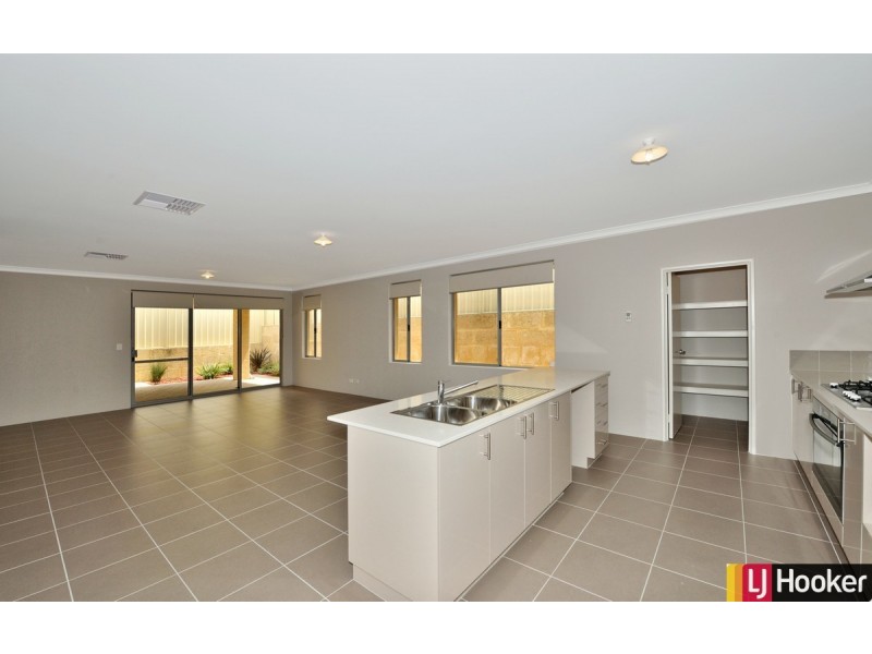 11 Warburton Trail, Lakelands WA 6180