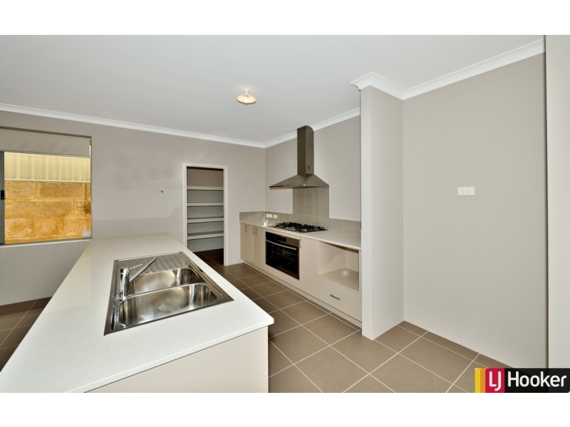 11 Warburton Trail, Lakelands WA 6180