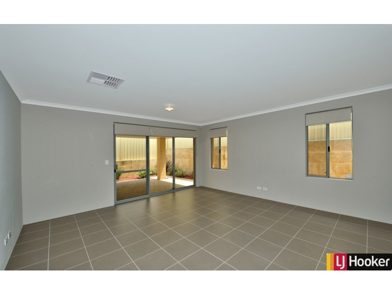 11 Warburton Trail, Lakelands WA 6180