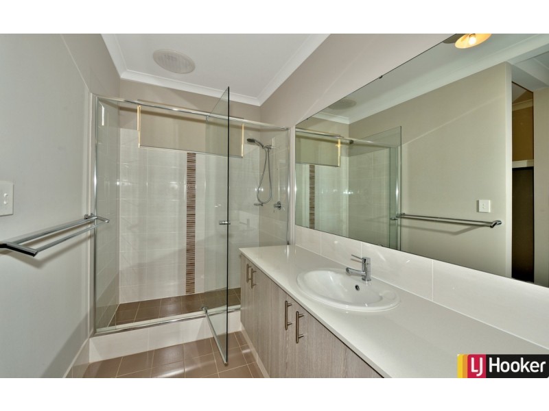 11 Warburton Trail, Lakelands WA 6180